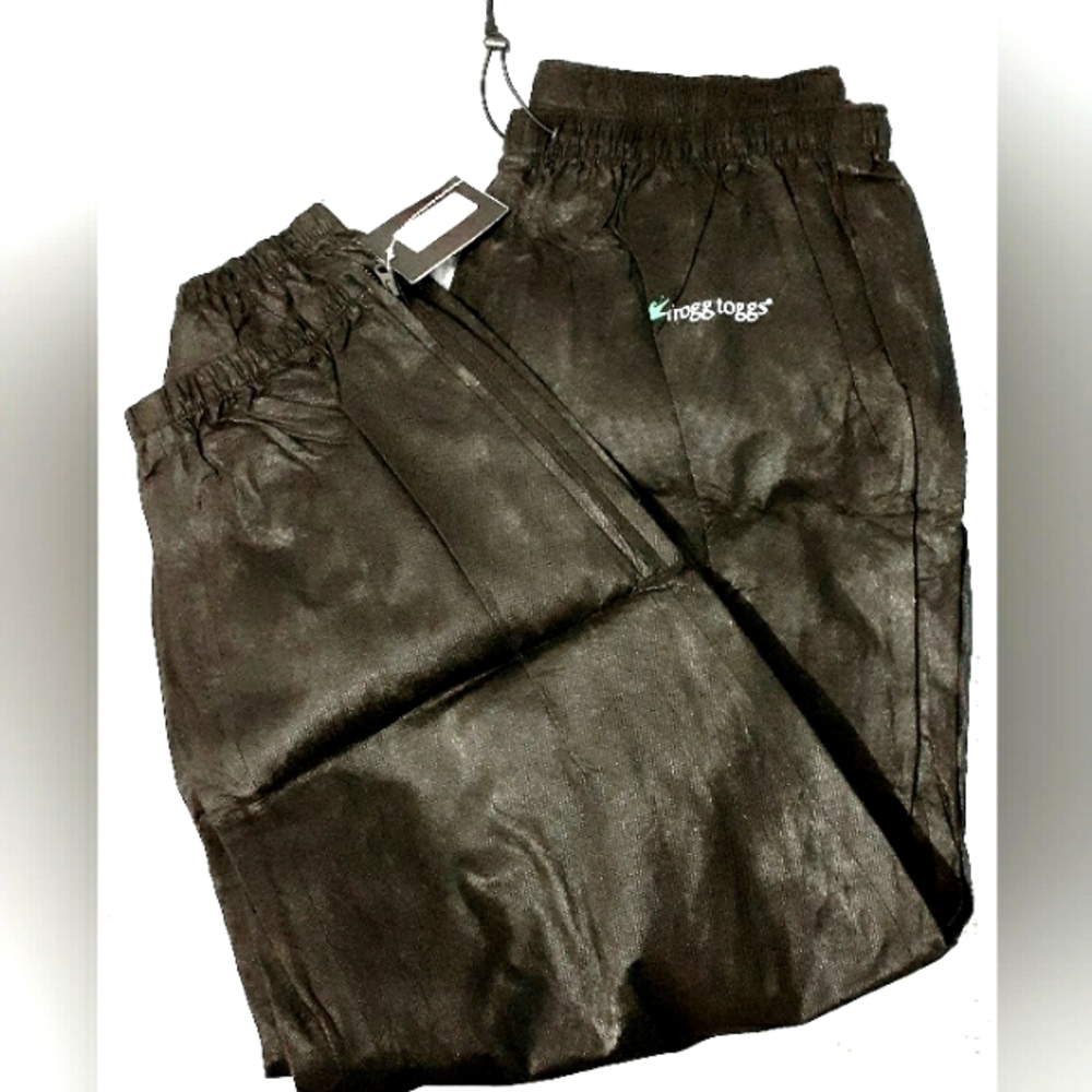 NWT. Mens XXL Frogg Toggs. Elastic waist and ankle cuffs & zippers.
